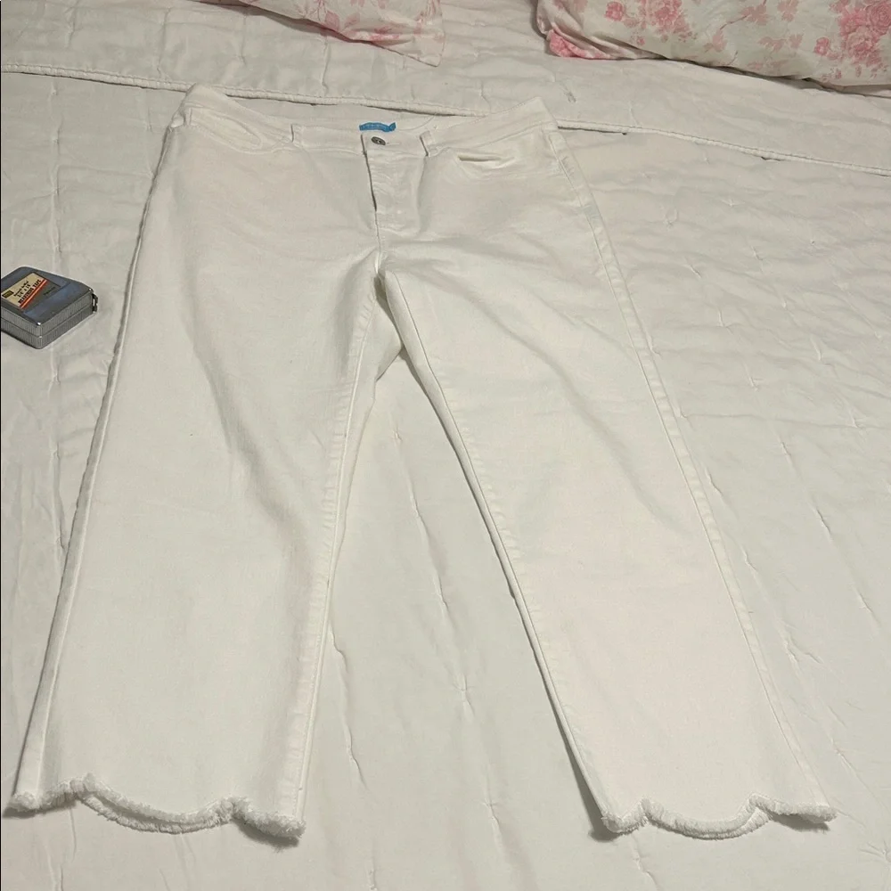 J. McLaughlin White Scallop-Hem Cropped Jeans - Picture 1 of 7